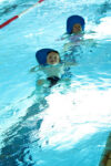 Festigung des Brustschwimmens, Erlernen einer zweiten Schwimmart (Rückenlage) (Teilnahme ohne Eltern!)